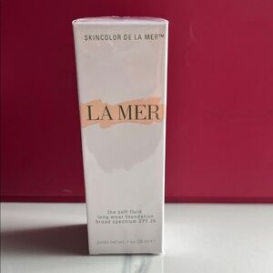 La Mer Soft Fluid Foundation in White and Peach